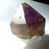 Cuarzo (variedad amatista)
Medida: 5,3 x 4,8 x 4 cm
(Autor: Sergio Pequeño)