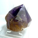 Cuarzo (variedad amatista)
Medida: 3,8x3,7x3,3 cm
(Autor: Sergio Pequeño)