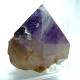 Cuarzo (variedad amatista)
Medida: 3,8x3,7x3,3 cm
(Autor: Sergio Pequeño)