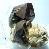 Cuarzo (variedad ahumado) y Albita
Medida: 6,5x5,5x4,5 cm
(Autor: Sergio Pequeño)