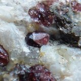 Almandino (Grupo Granate)
0,1 cm.
(Autor: javier ruiz martin)