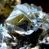 Esfalerita (variedad cleofana), Cuarzo, Galena
0,3 x 0,3 cm. el cristal, 9 x 7 la pieza
(Autor: javier ruiz martin)
