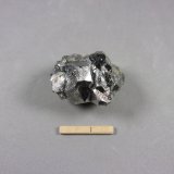 Nickelskutterudita
3,4 x 2,7 x 2,2 cm.
(Autor: J. G. Alcolea)