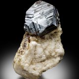 Uraninita
3,5 x 3 x 5,5 cm
(Autor: Museo MIM)