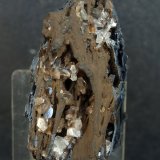 Calcita, óxidos de manganeso
5 x 3 cm
(Autor: Pedro Antonio)