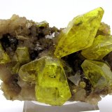 Azufre, Aragonito
Mina Cozzo Disi, Casteltermini, Provincia Agrigento (Girgenti), Sicilia, Italia
100 mm x 60 mm x 60 mm. Cristal principal de azufre: 44 mm
(Autor: Carles Millan)