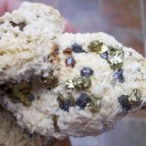 Esfalerita, Calcopirita, Cuarzo, Dolomita y Siderita
6 x 4 cm
(Autor: Cristalino)