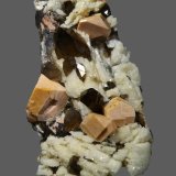 Microclina, Albita y Cuarzo.
80x45 mm.
(Autor: Jesus Franquesa Baucells)