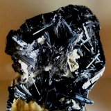 Stibnita (Estibina)
110x100 mm.
(Autor: Jesus Franquesa Baucells)