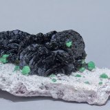Volborthita y Malaquita
5,5 x 3 x 2,5 cm
(Autor: Museo MIM)
