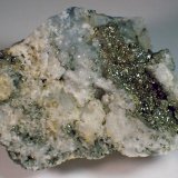 Pirita, Fluorita y Cuarzo
Medida: 7,3 x 5,5 x 4,4 cms
(Autor: Joan Martinez Bruguera)