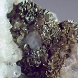 Pirita, Fluorita y Cuarzo
Medida: 7,3 x 5,5 x 4,4 cms
(Autor: Joan Martinez Bruguera)