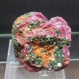 Corindón (variedad rubí) y Moscovita (variedad fuchsita) (Grupo Mica)
41mm - 39mm - 18mm
(Autor: Pedro Naranjo)