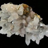 Calcopirita sobre Cuarzo
Drusa de 17x12.5cm con cristales de cuarzos de hasta 5cm y un agregado de calcopirita cristalizada de 4x3.1cm
(Autor: DAni)
