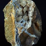 Cuarzo (variedad calcedonia), Calcita
12 x 8.5 cm
(Autor: Pedro Antonio)