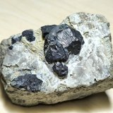 Galena, Calcita
70 mm x 45 mm, cristal mayor: 20 mm, masa: 198 g.
(Autor: Carles Millan)