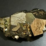 Pirita
64 mm x 40 mm x 35 mm Cristal mayor: 34 mm Masa: 194 g
(Autor: Carles Millan)
