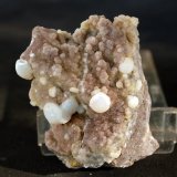 Clinoptilolita y Cuarzo (variedad calcedonia)
4.5 x 3.5 cm
(Autor: Pedro Antonio)