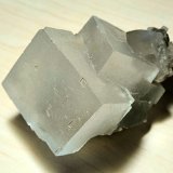 Halita
87 mm x 73 mm. Cristal mayor: 52 mm de arista. Masa: 264 g.
(Autor: Carles Millan)