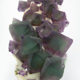 Fluorita, Cuarzo
150 mm x 80 mm. Cristal mayor: 30 mm de arista. Masa: 292 g
(Autor: Carles Millan)
