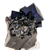 Fluorita, esfalerita, calcopirita
65 mm x 50 mm x 24 mm. Cristal mayor de fluorita: 17 mm en la arista
(Autor: Carles Millan)