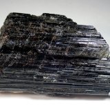 Schorlo (Chorlo) (Grupo Turmalina)
Medida: 9,7 x 5,7 x 4,4 cms
(Autor: Joan Martinez Bruguera)