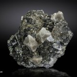 Scheelita, Löllingita y Magnetita
131 X 104 mm
(Autor: Manuel Mesa)