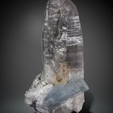 Berilo (variedad aguamarina) en Cuarzo
111 x 62 mm
(Autor: Manuel Mesa)