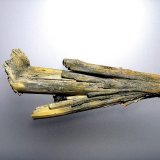 Valentinita y Cervantita pseudo Stibnita (Estibina)
12 x 5 cm.
(Autor: Antonio P. López)
