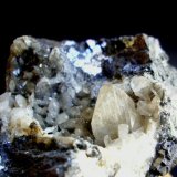 Anglesita
Pieza; 7x5,3cm. Cavidad de 4cm. Cristal mayor; 1,3x1,1cm.
(Autor: DAni)