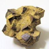 Goethita
40 mm x 35 mm. Cristal mayor: 9 mm de arista. Masa: 36 g
(Autor: Carles Millan)