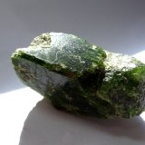 Diópsido (variedad cromodiópsido)
Medida: 4,5 x 2,5 x 2,3 cm
(Autor: Sergio Pequeño)