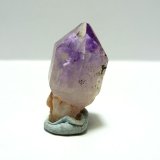 Cuarzo (variedad amatista)
Medida: 2x1x1 cm
(Autor: Sergio Pequeño)
