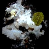 Apatito y Calcita.
80x35 mm.
(Autor: Jesus Franquesa Baucells)