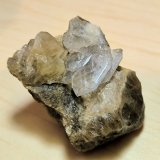 Celestina, Calcita
62 mm x 39 mm x 32 mm. Cristal principal: 23 mm.
(Autor: Carles Millan)