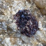 Granate
0,8 cm diámetro
(Autor: Emilio Téllez)