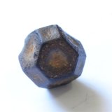 Goethita pseudomórfica de Pirita
Medidas pieza: 1,7x1,7x1,5 cm
(Autor: Sergio Pequeño)