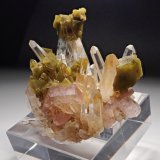 Fluorapatito, siderita, cuarzo
74 mm x 52 mm. Masa: 87 g.
(Autor: Carles Millan)