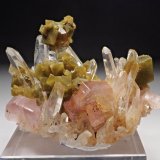 Fluorapatito, siderita, cuarzo
74 mm x 52 mm. Masa: 87 g.
(Autor: Carles Millan)