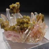 Fluorapatito, siderita, cuarzo
74 mm x 52 mm. Masa: 87 g.
(Autor: Carles Millan)