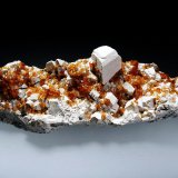 Spessartina (Espesartina) y Microclina
15 x 5 cm.
(Autor: Antonio P. López)
