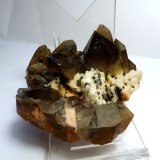 Cuarzo (variedad ahumado) y Albita
Medida: 6,3 x 5 x 3,5 cm
(Autor: Sergio Pequeño)