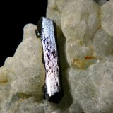Prehnita, Epidota
Cristal de 2,5 cm.
(Autor: Antonio P. López)