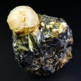 Prehnita, Ferroactinolita
4 x 3 cm.
(Autor: Antonio P. López)
