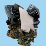 Ilvaíta, Calcita, Actinolita, Cuarzo, Andradita
64 mm x 61 mm
(Autor: Carles Millan)