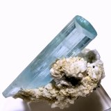 Berilo, albita, cuarzo, chorlo
74 mm x 46 mm. Cristal de berilo: 74 mm altura, 18 mm anchura. Masa: 94 g
(Autor: Carles Millan)