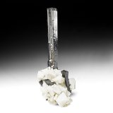 Aegirina, Ortoclasa
139 mm x 67 mm. Medidas del cristal mayor: 90 mm x 15 mm x 9 mm
(Autor: Carles Millan)