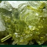 Prehnita, Epidota
Valle Formazza, Valle Ossola, Provincia Verbano-Cusio-Ossola, Piamonte (Piemonte), Italia
FoV: 2,5 x 1,8 mm
(Autor: Jose Angel Carrero)