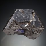 Alabandita con Grafito y Zoisita (variedad tanzanita)
7.5 x 4.5 x 5 cm / Cristal principal: 7.2 cm
(Autor: Museo MIM)