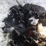 Esfalerita y Dolomita
Cristales de 4cm dimensión mayor
(Autor: Raul Vancouver)